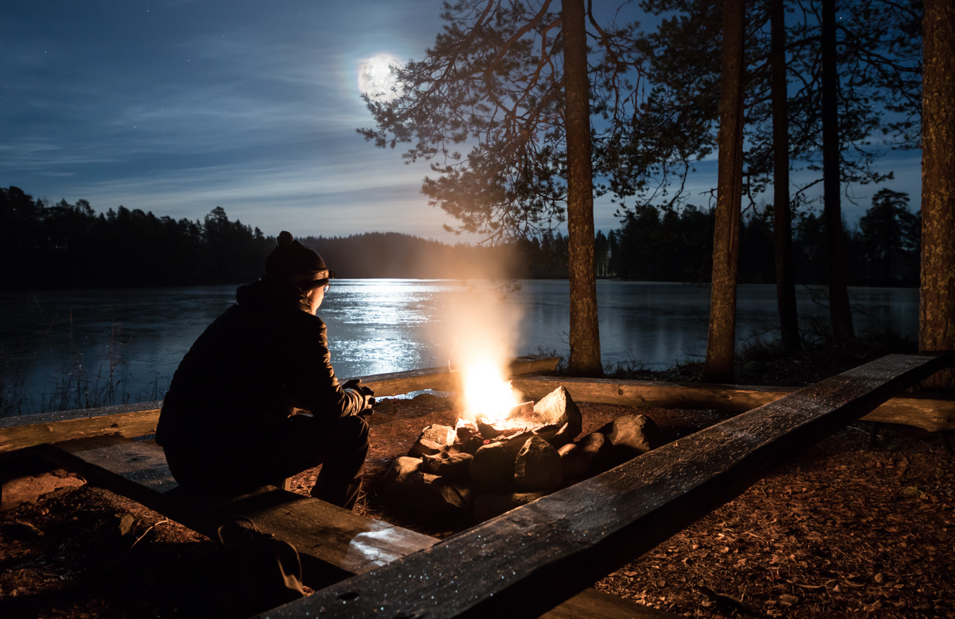 Nuotio täyden kuun valossa, Salamajärven kansallispuisto